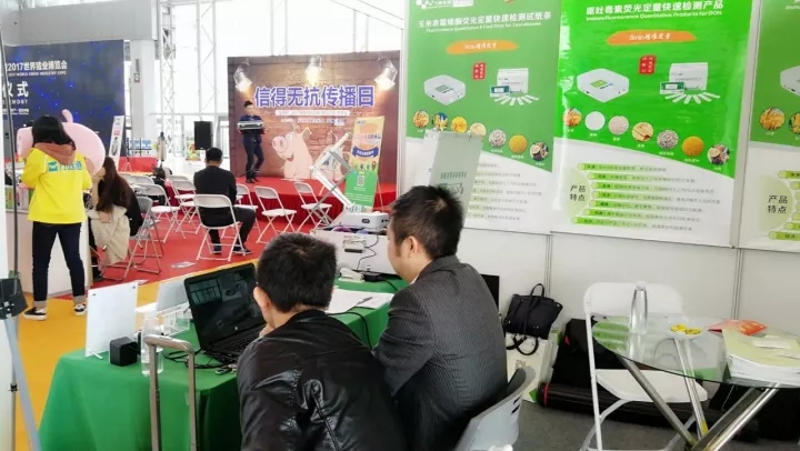 客戶來(lái)飛測(cè)展臺(tái)洽談 客戶來(lái)飛測(cè)展臺(tái)洽談