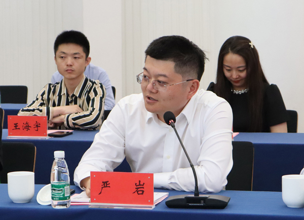 江北新區(qū)經(jīng)濟(jì)發(fā)展局 副局長 嚴(yán) 巖 江北新區(qū)經(jīng)濟(jì)發(fā)展局 副局長 嚴(yán) 巖