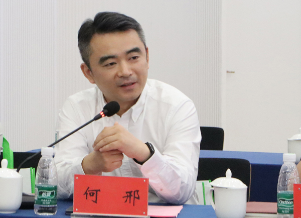 鷹盟資本管理合伙人 何 邢 鷹盟資本管理合伙人 何 邢